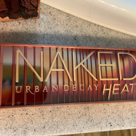 Urban Decay NAKED Heat Palette - Picture 7 of 8